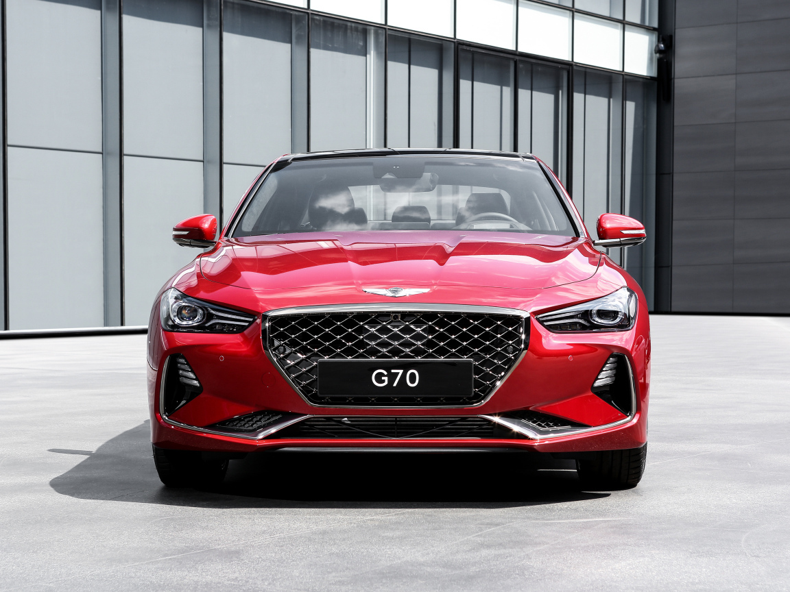 Красный автомобиль седан  Genesis G70, 2018 вид спереди