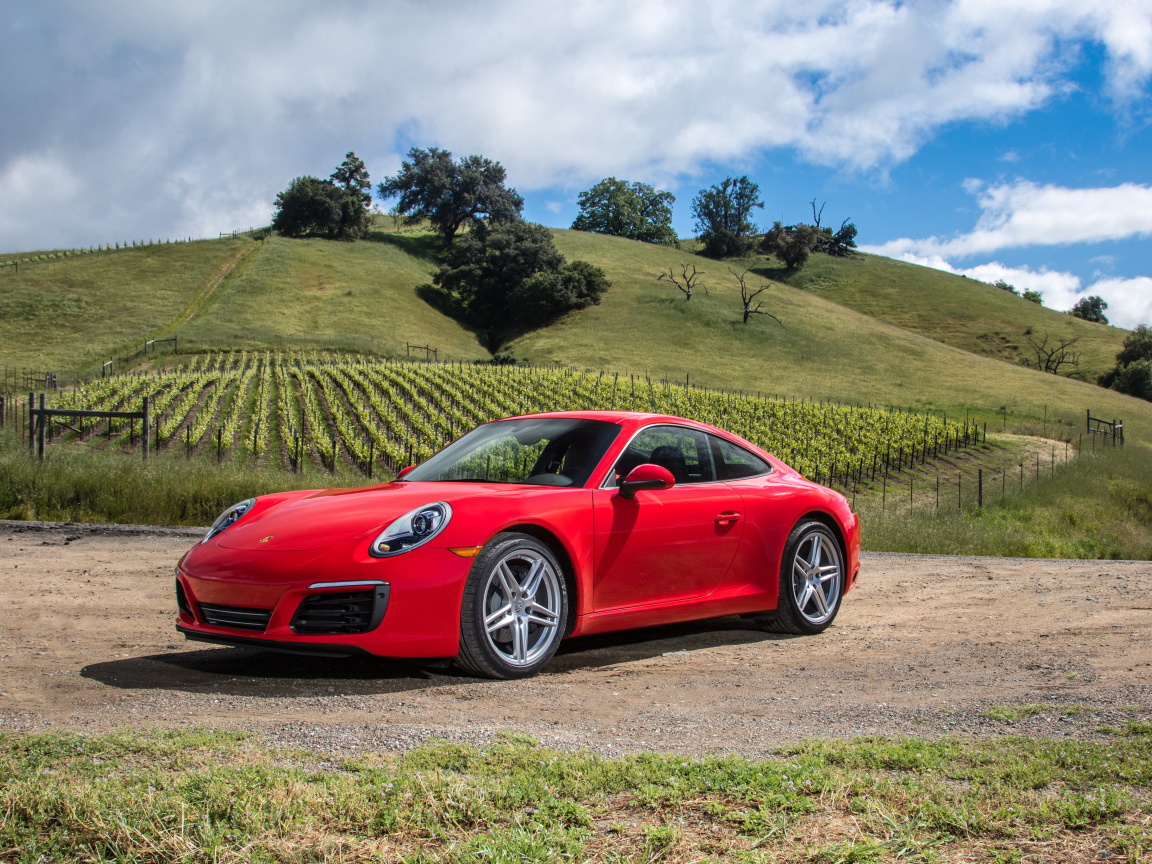Автомобиль Porsche 911 Carrera Coupe,2017 красного цвета 