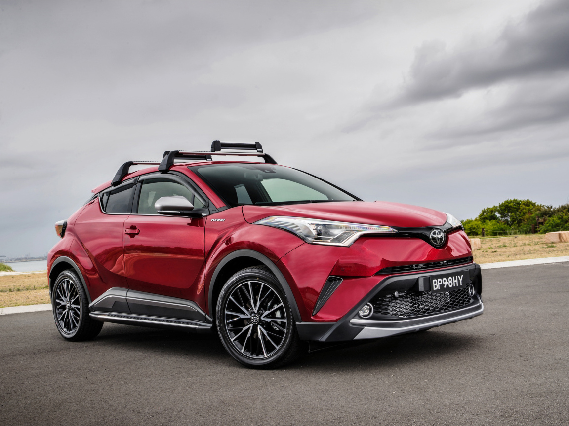 Красный кроссовер Toyota C-HR, 2017