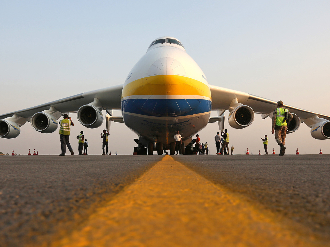 Проверка транспортного самолета АН -  225 Мрия перед взлетом 