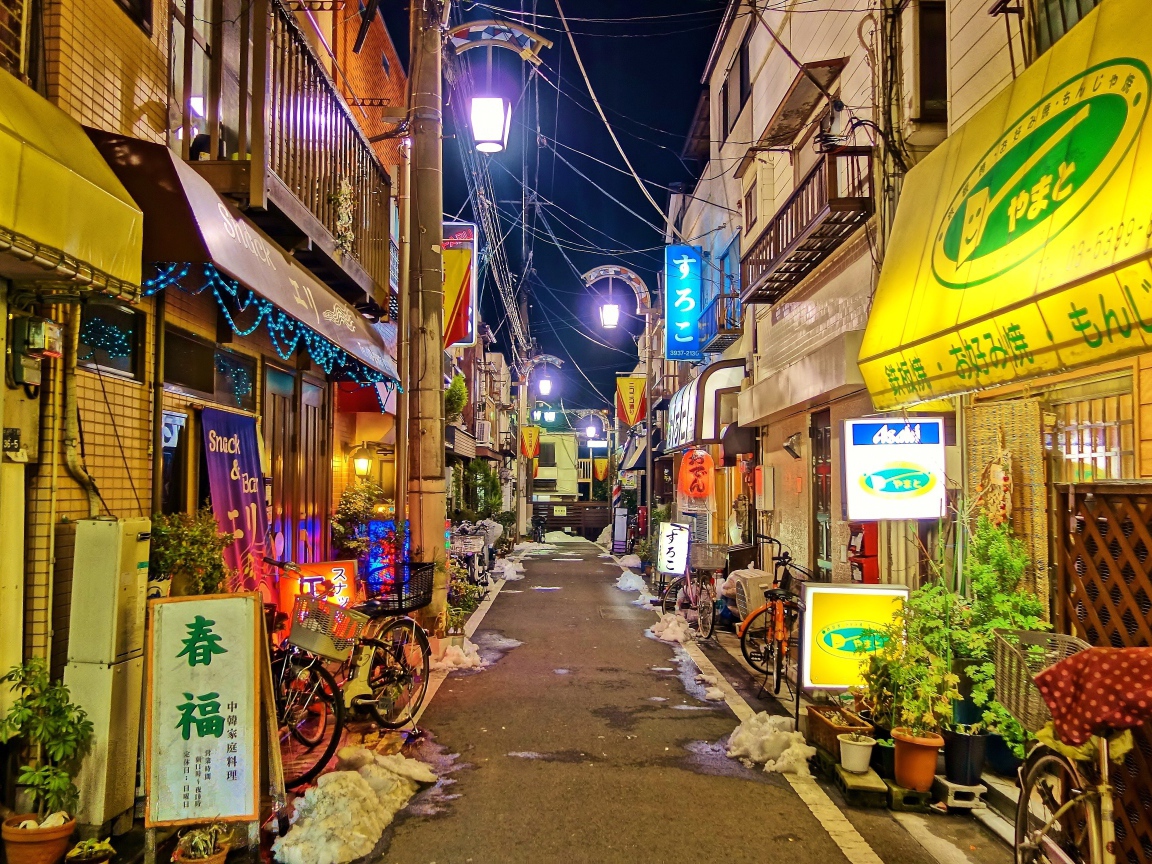 Яркая улица ночного Токио 