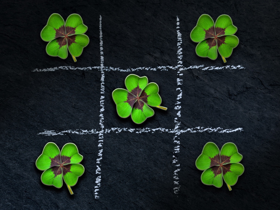 Игра крестики нолики с листьями клевера 