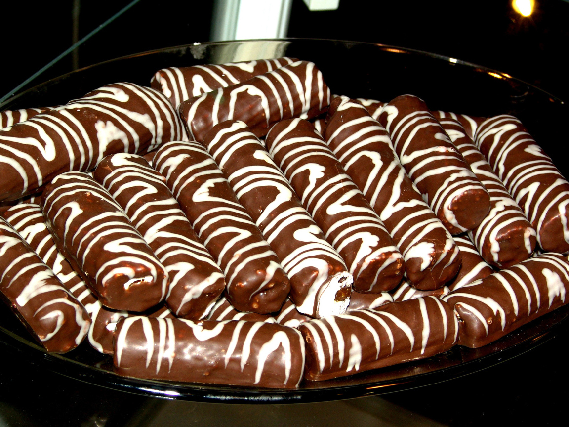 Кондитерское изделие трубочки в шоколаде с кремом