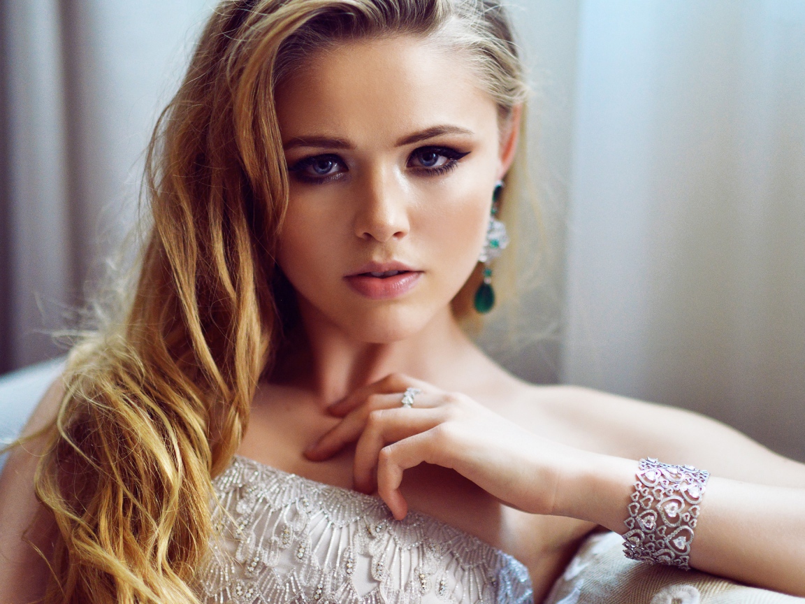Красивая блондинка модель Кристина Базан