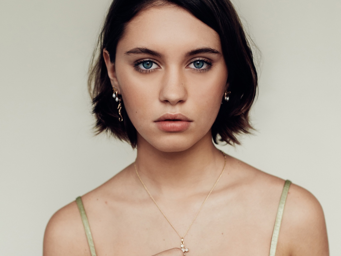 Красивая девушка, английская модель Айрис Лоу