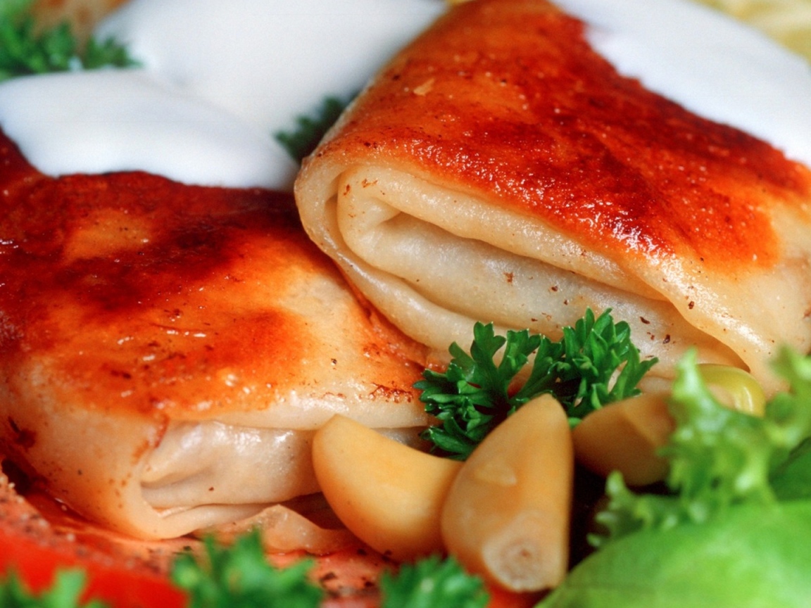 Блинчики с мясом и сметаной на Масленицу 