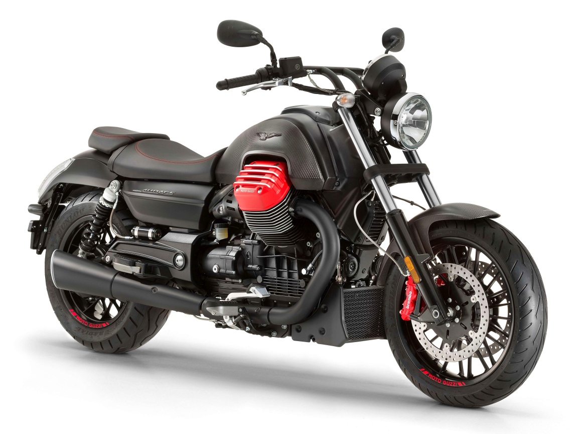 Черный мотоцикл Guzzi Audace Carbon на белом фоне