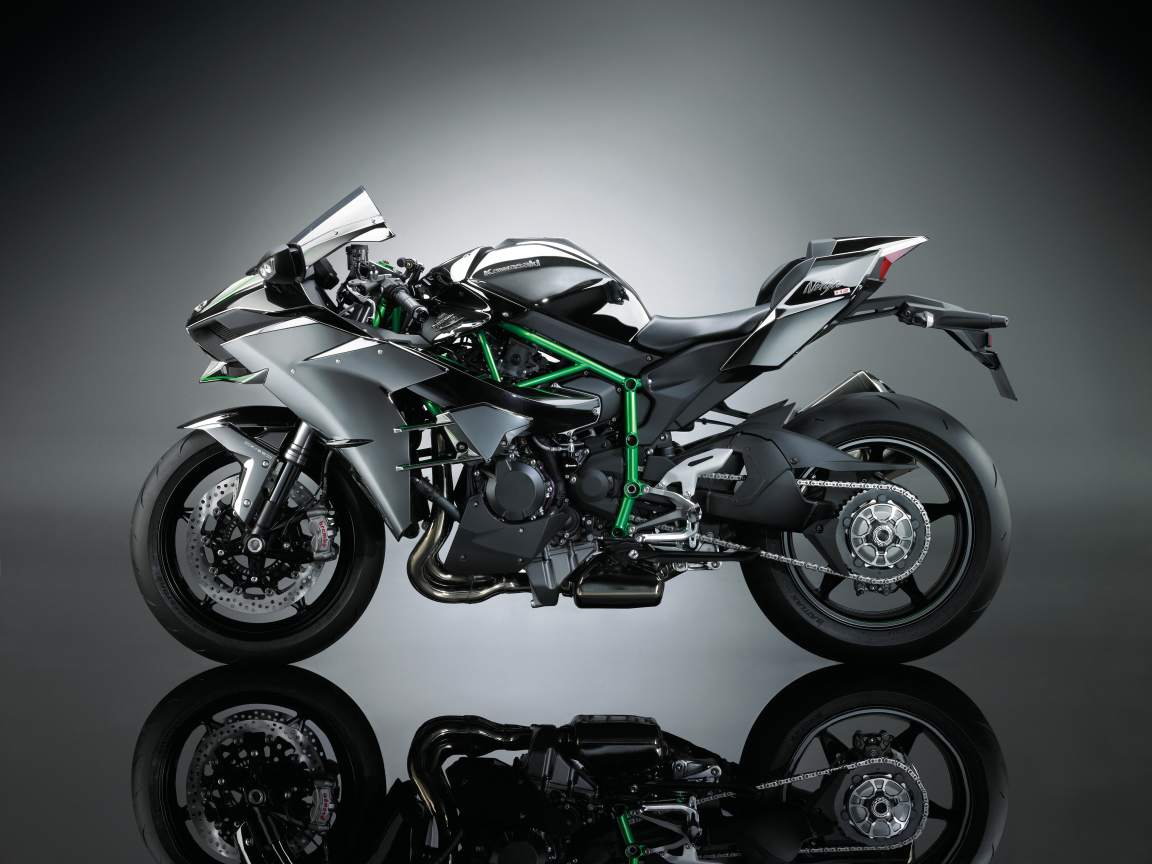 Черный мотоцикл  Kawasaki Ninja H2 