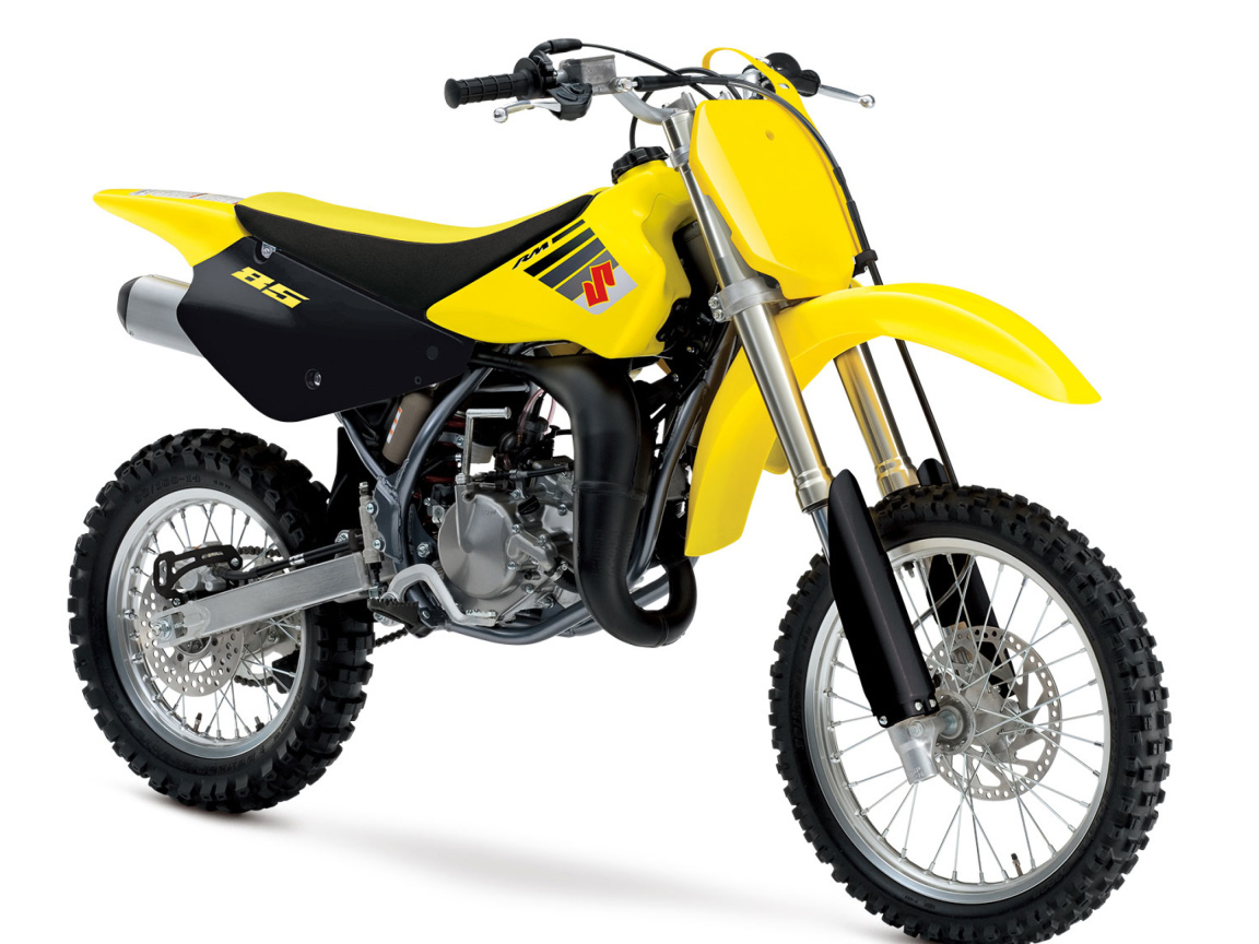 Желтый мотоцикл Suzuki RM85 