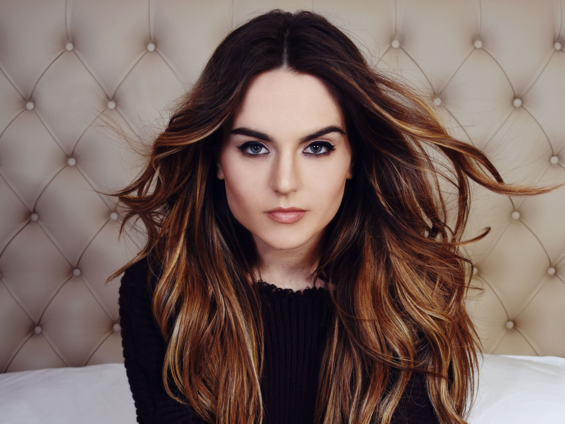 Американская певица Джоджо с длинными волосами