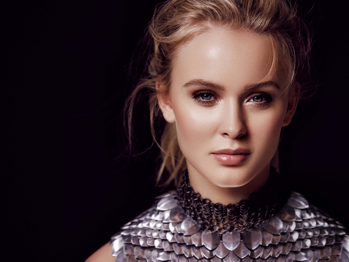 Молодая шведская певица Зара Ларссон