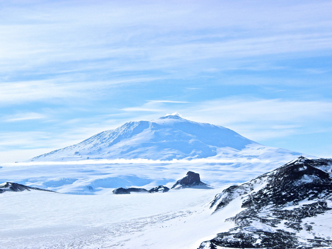 Заснеженный вулкан Эребус, Антарктида