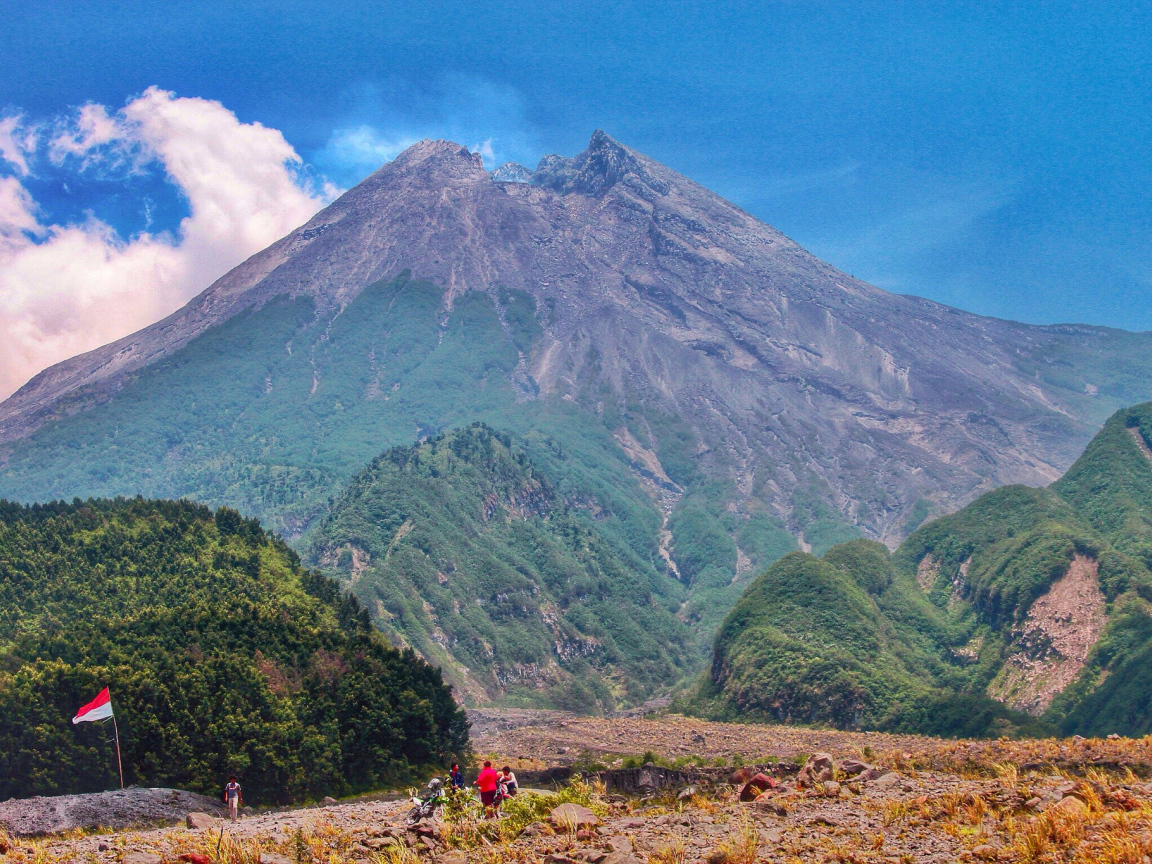 Вид на вулкан Мерапи,  Индонезия 
