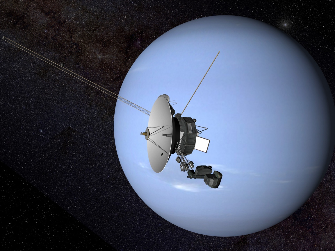 Спутник на орбите планеты Нептун 