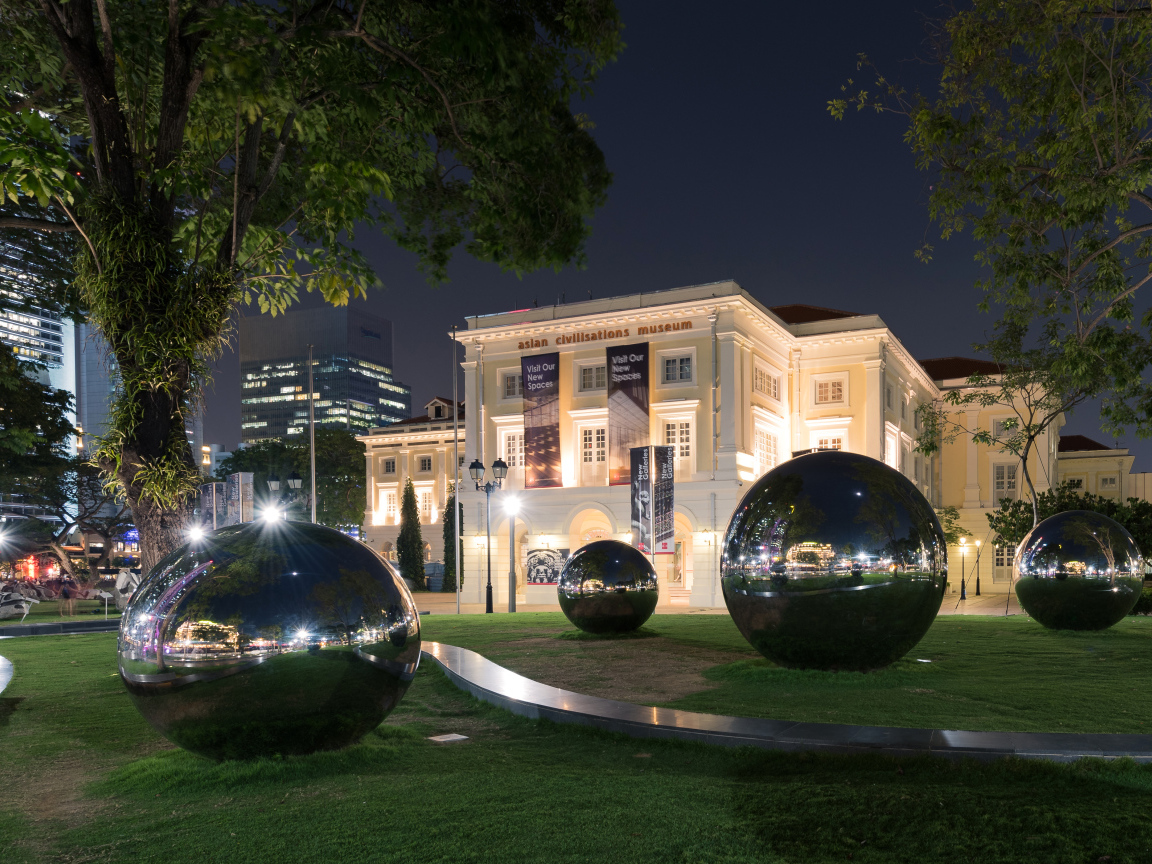 Музей цивилизаций Азии с красивыми черными шарами, Сингапур 