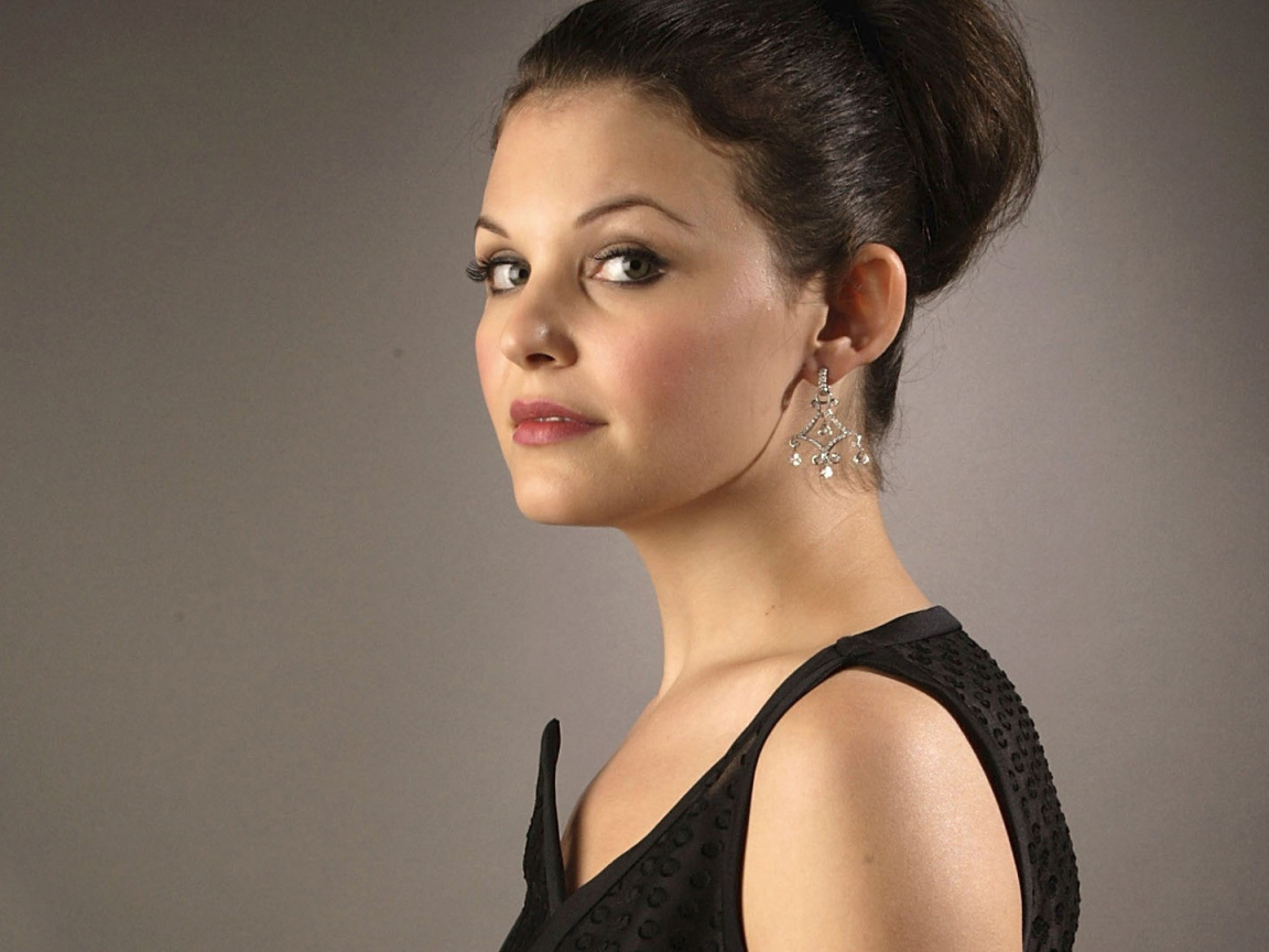 Актриса Джиннифер Гудвин с красивой прической 