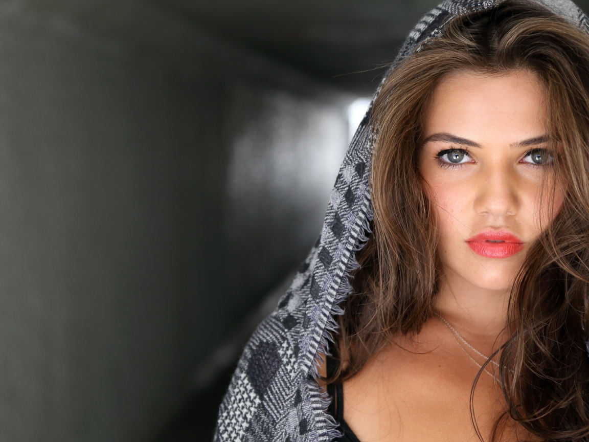 Манящий взгляд молодой актрисы Даниэль Кэмпбелл