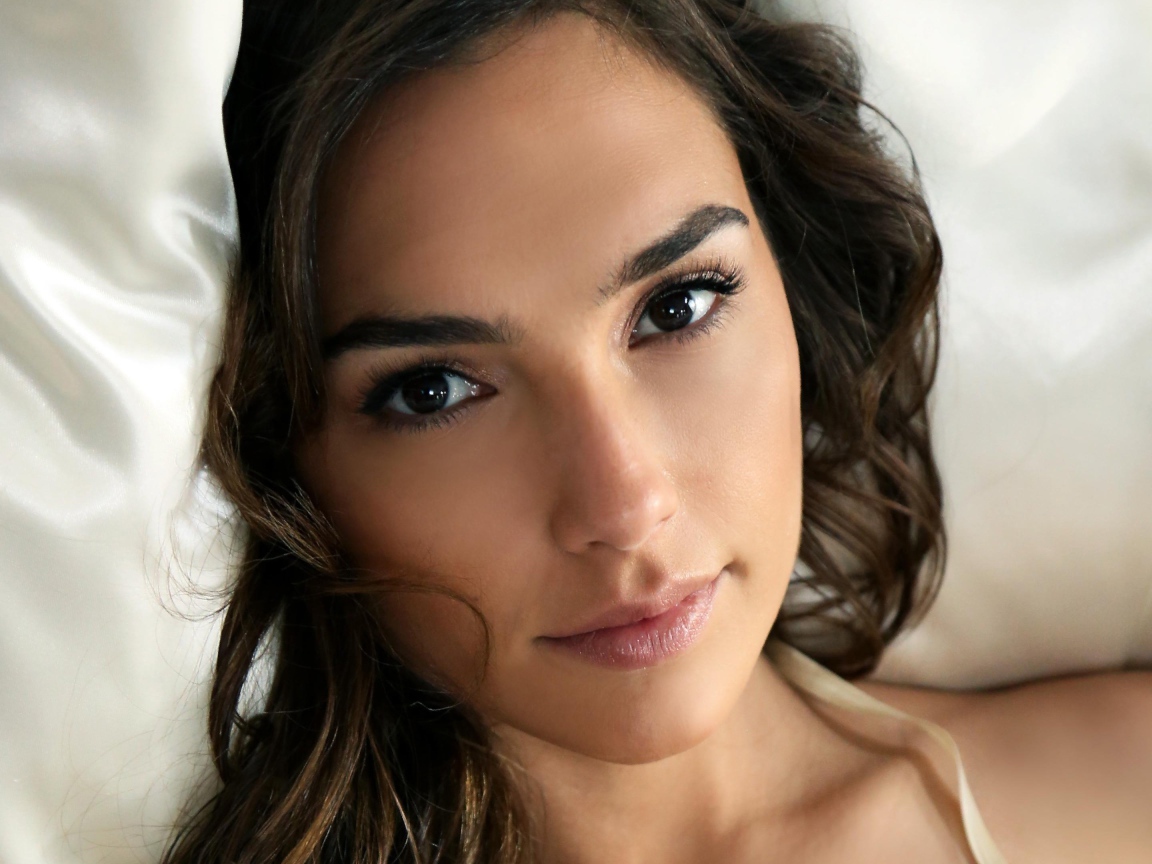 Красивая актриса Галь Гадот 