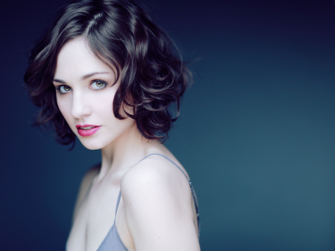 Красивая нежная девушка актриса  Таппенс Мидлтон