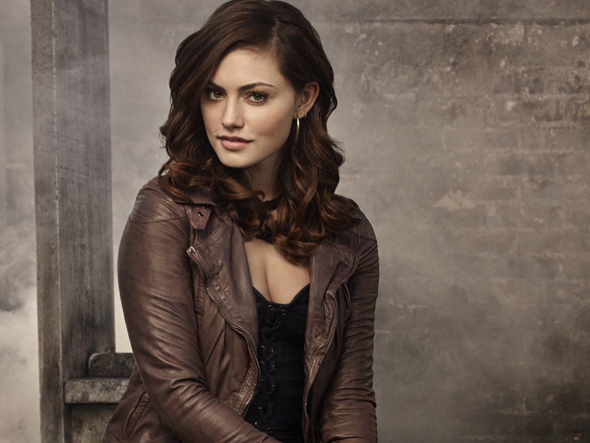 Красивая девушка австралийская актриса Фиби Тонкин