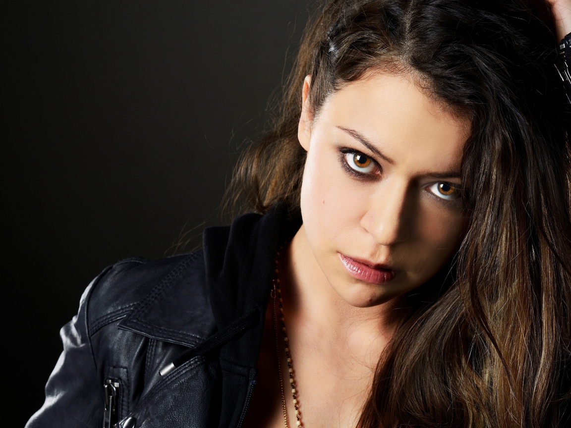 Кареглазая брюнетка канадская актриса Татьяна Маслани