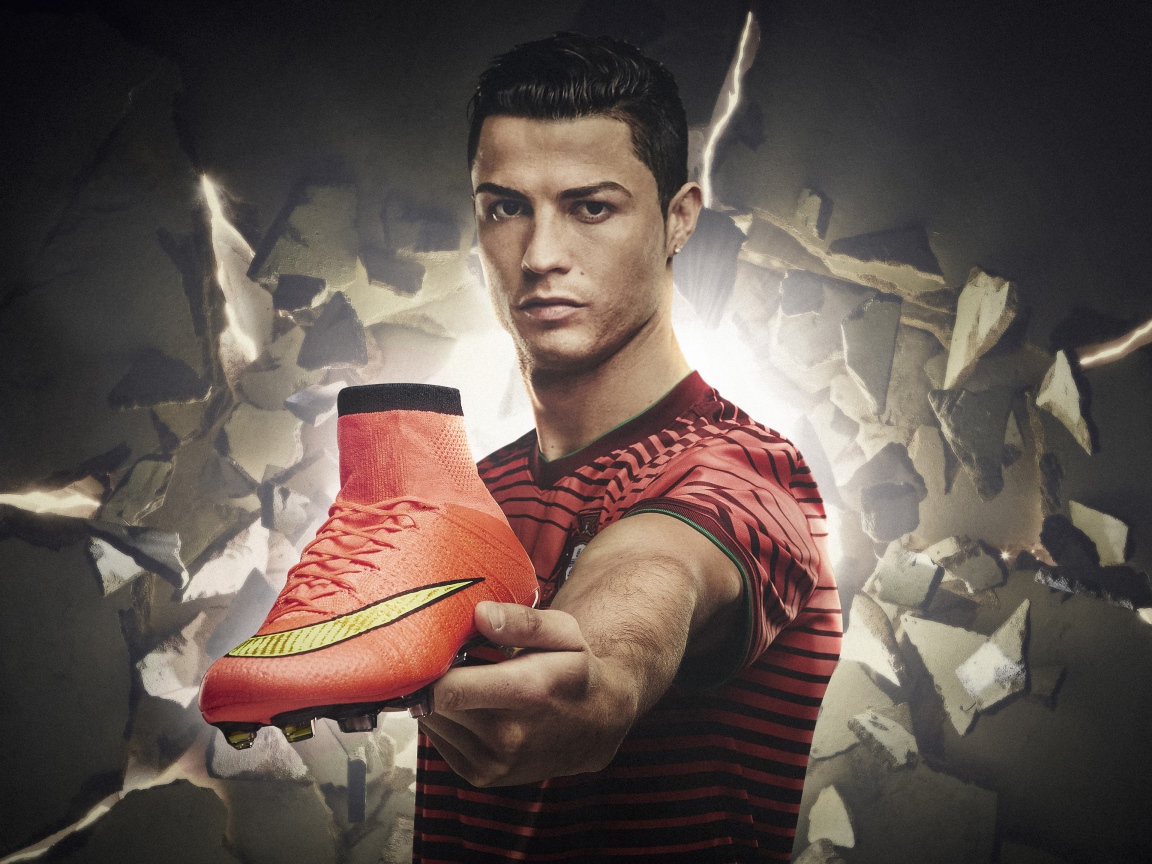 Криштиану Роналду рекламирует футбольные бутсы Найк 
