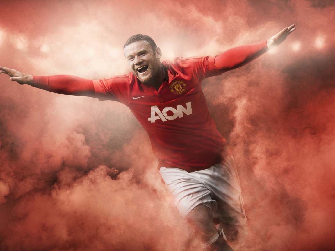 Футболист Уэйн Руни радуется победе 