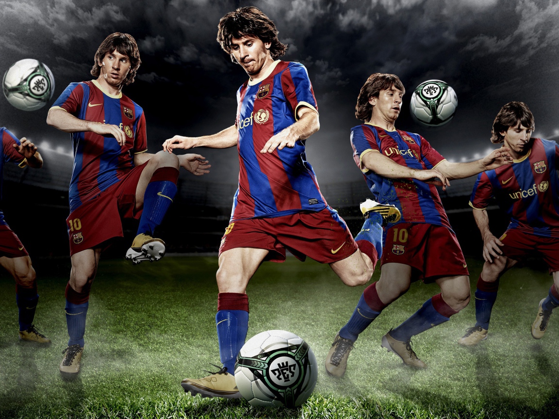 Лионель Месси играет с мячом 