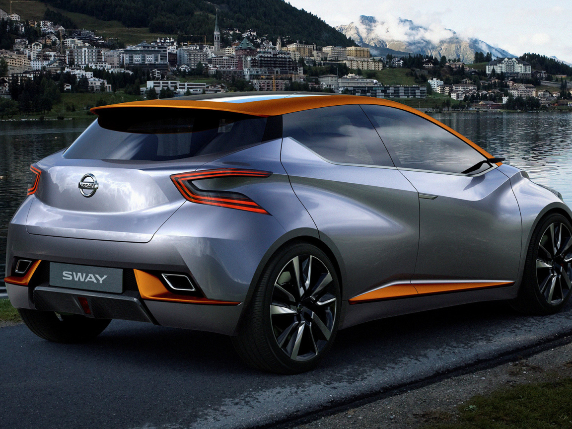 Серебристый электромобиль Nissan Sway 