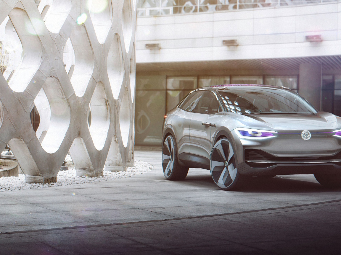 Серебристый электрический кроссовер Volkswagen I.D. Crozz, 2017