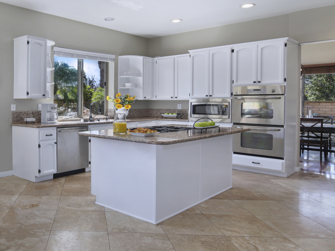 Стильный интерьер кухни в светлых тонах