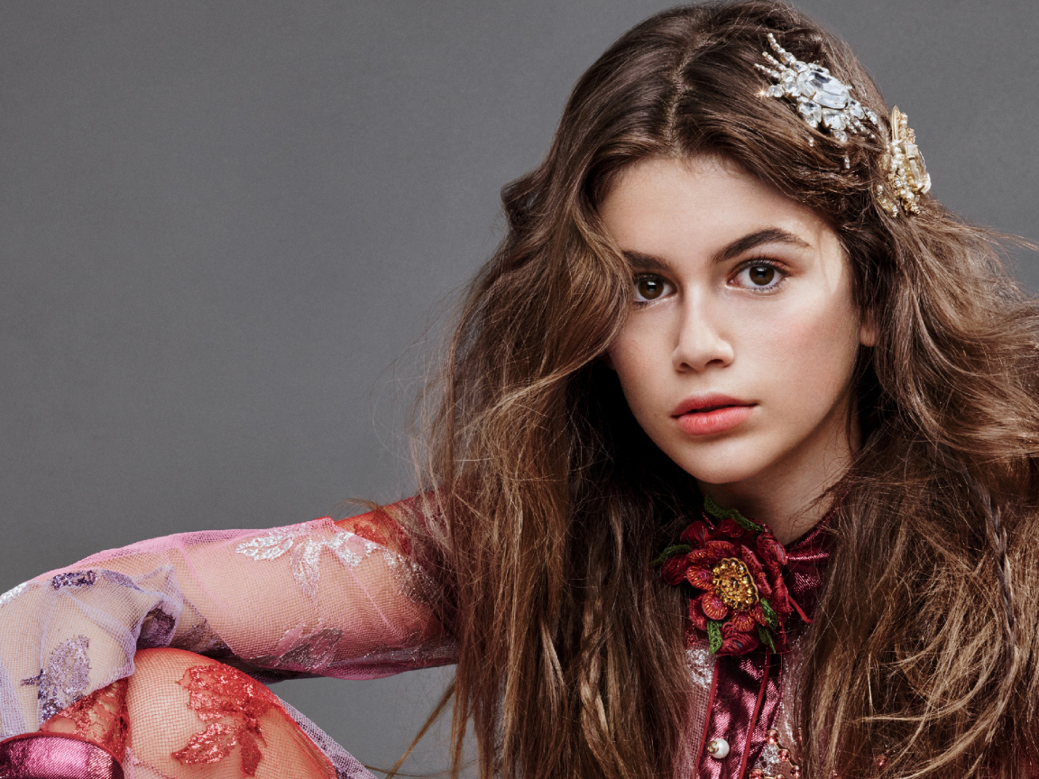 Молодая кареглазая актриса Кайя Гербер 