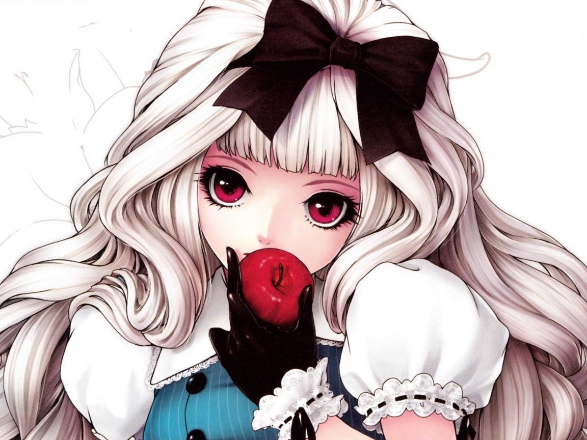 Девушка аниме с длинными белыми волосами с яблоком в руке