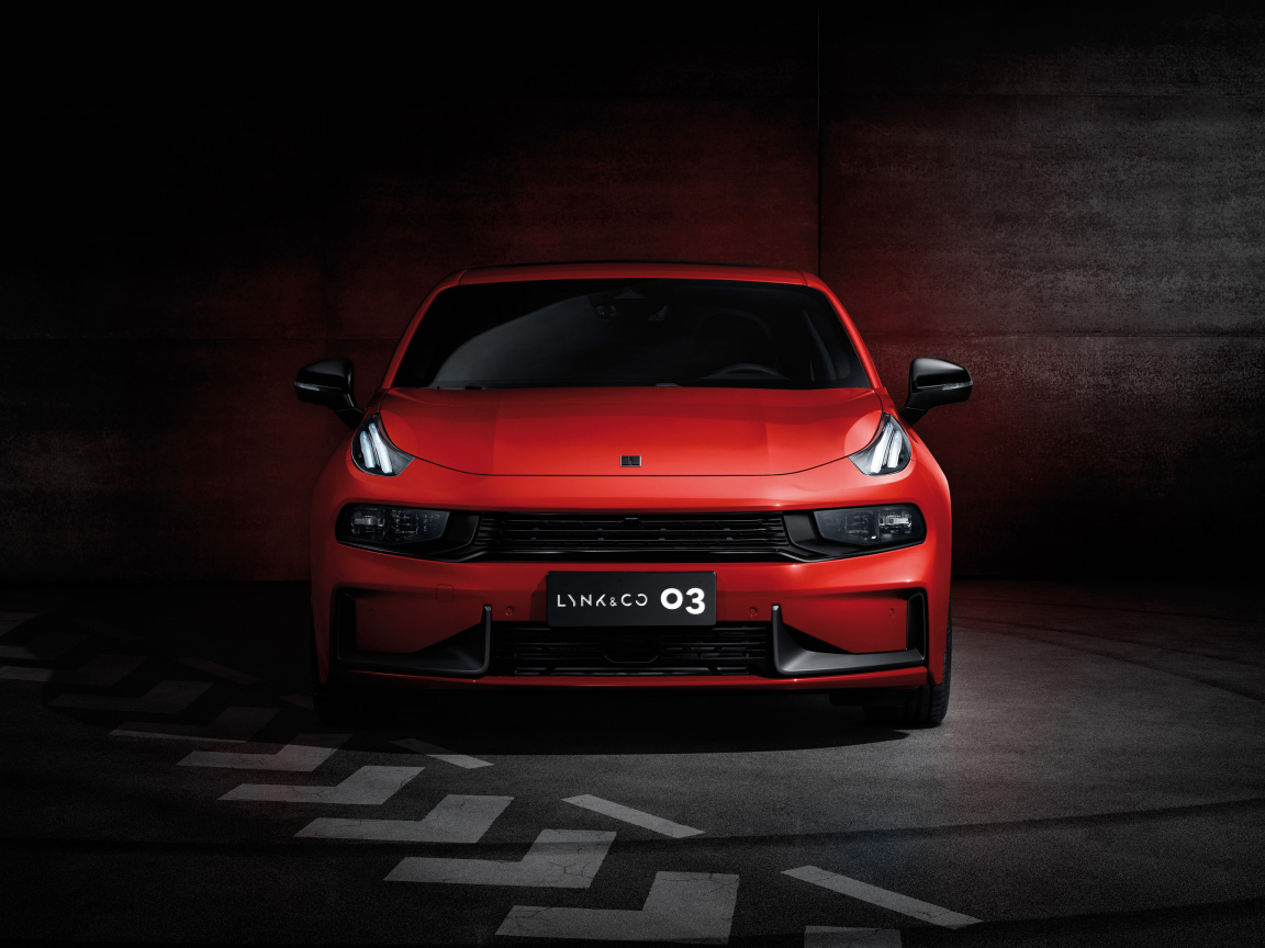 Красный автомобиль LYNK CO 03 2019 года