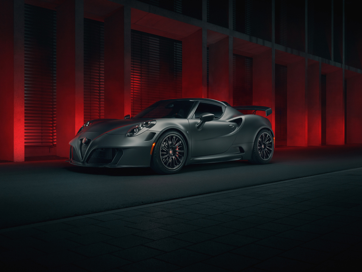 Серебристый автомобиль Pogea Racing Nemesis, 2018 года