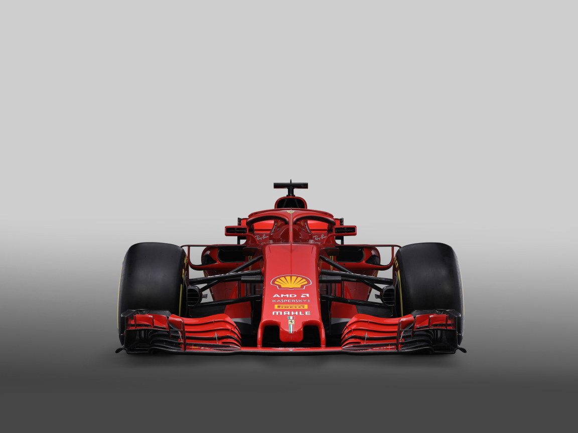 Гоночный автомобиль Ferrari SF71H,  2018 года вид спереди