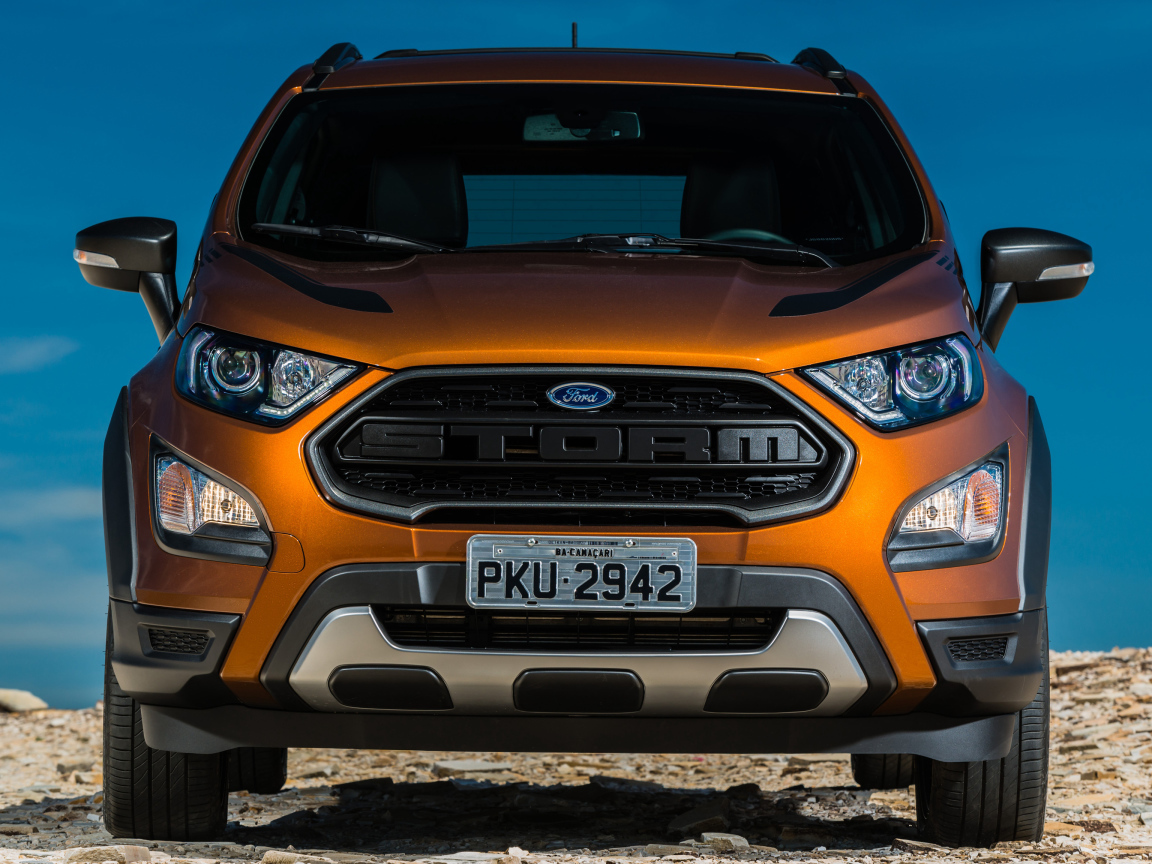 Оранжевый автомобиль Ford EcoSport, 2018 вид спереди