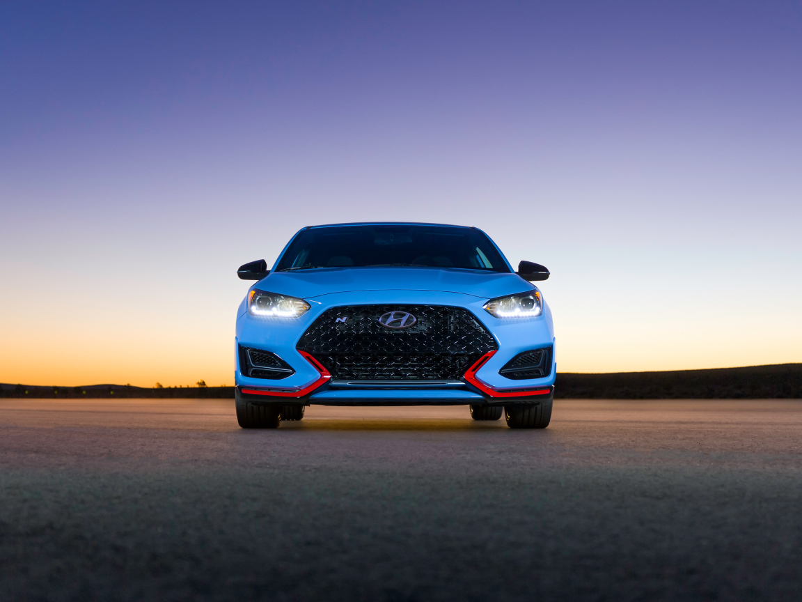 Автомобиль Hyundai Veloster N, 2018 вид спереди