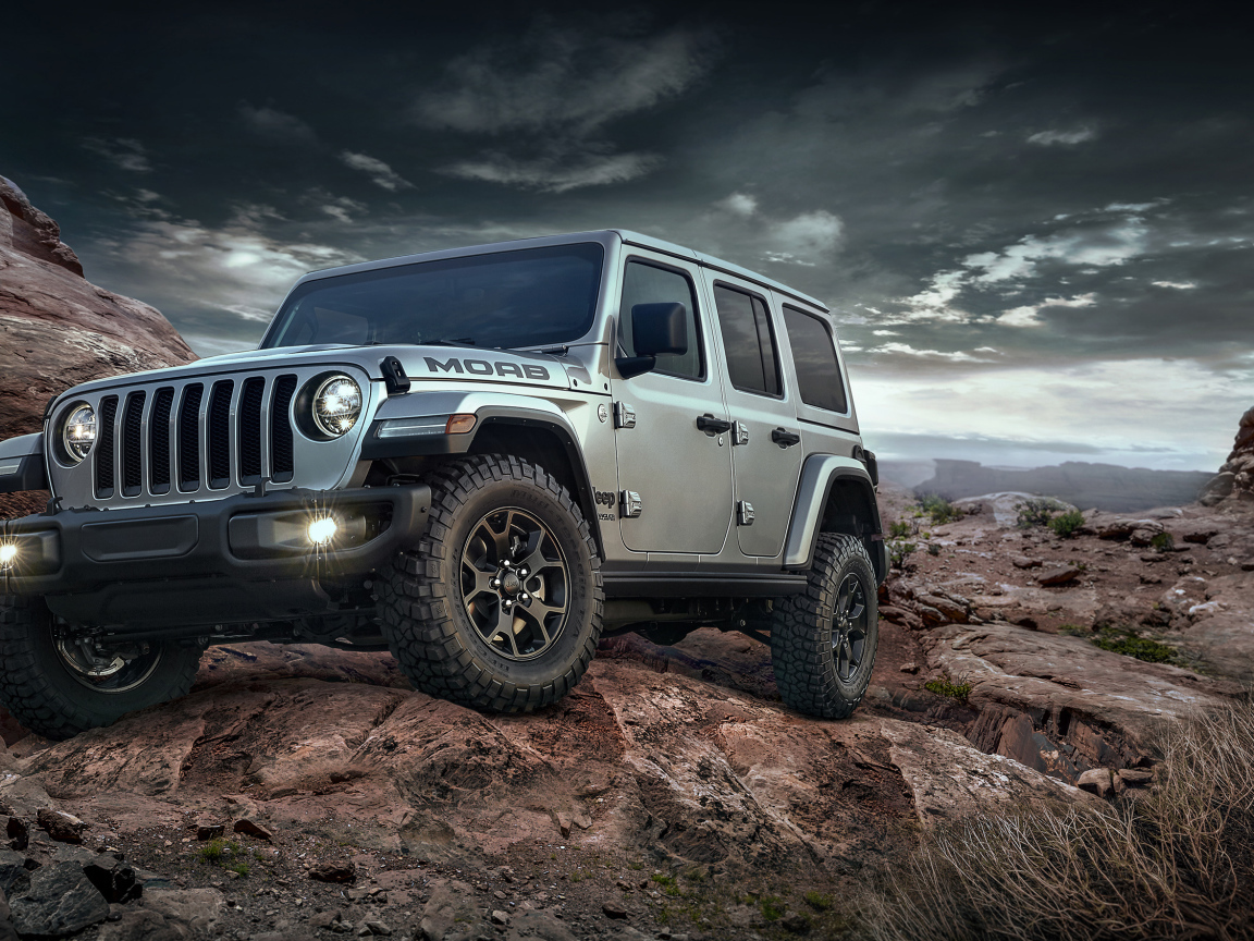 Внедорожник Jeep Wrangler, 2018 в горах 