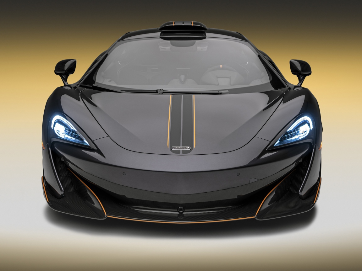 Черный суперкар McLaren 600LT, 2019 года вид спереди