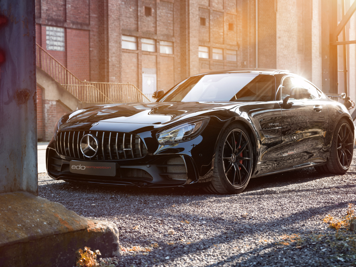 Черный спортивный стильный автомобиль Mercedes AMG GTR, 2018