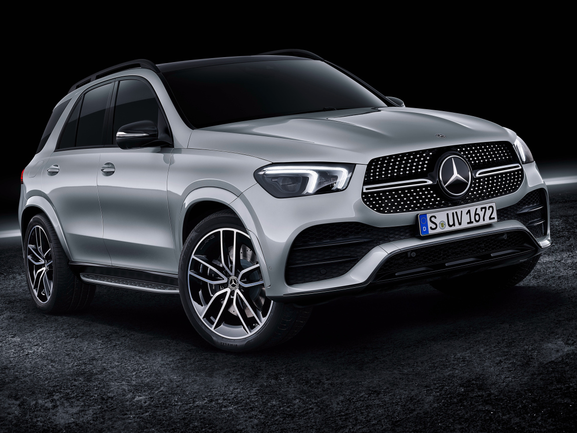 Серебристый Mercedes-Benz GLE 450 2019 года