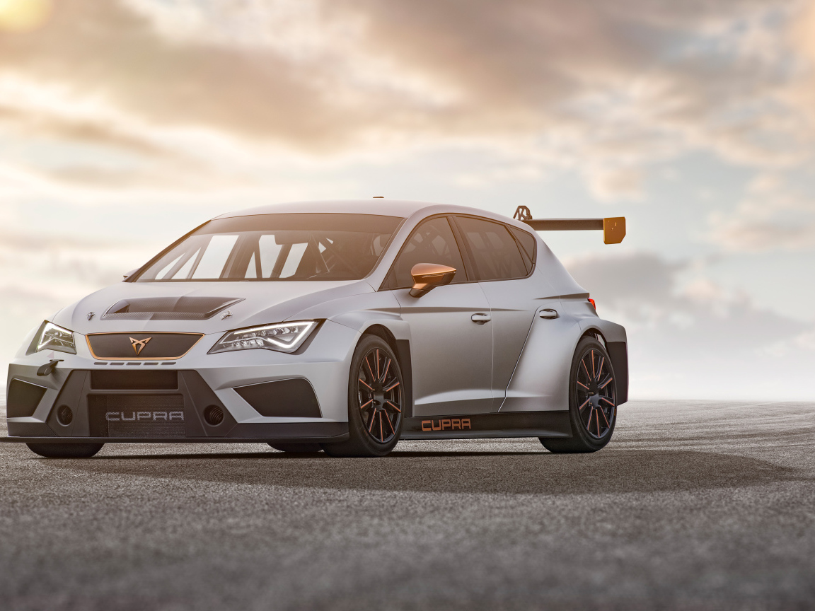 Серебристый автомобиль Cupra TCR 2018