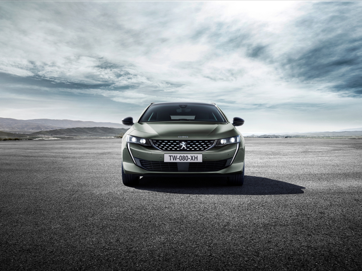 Автомобиль Peugeot 508 SW GT 2018 года вид спереди 