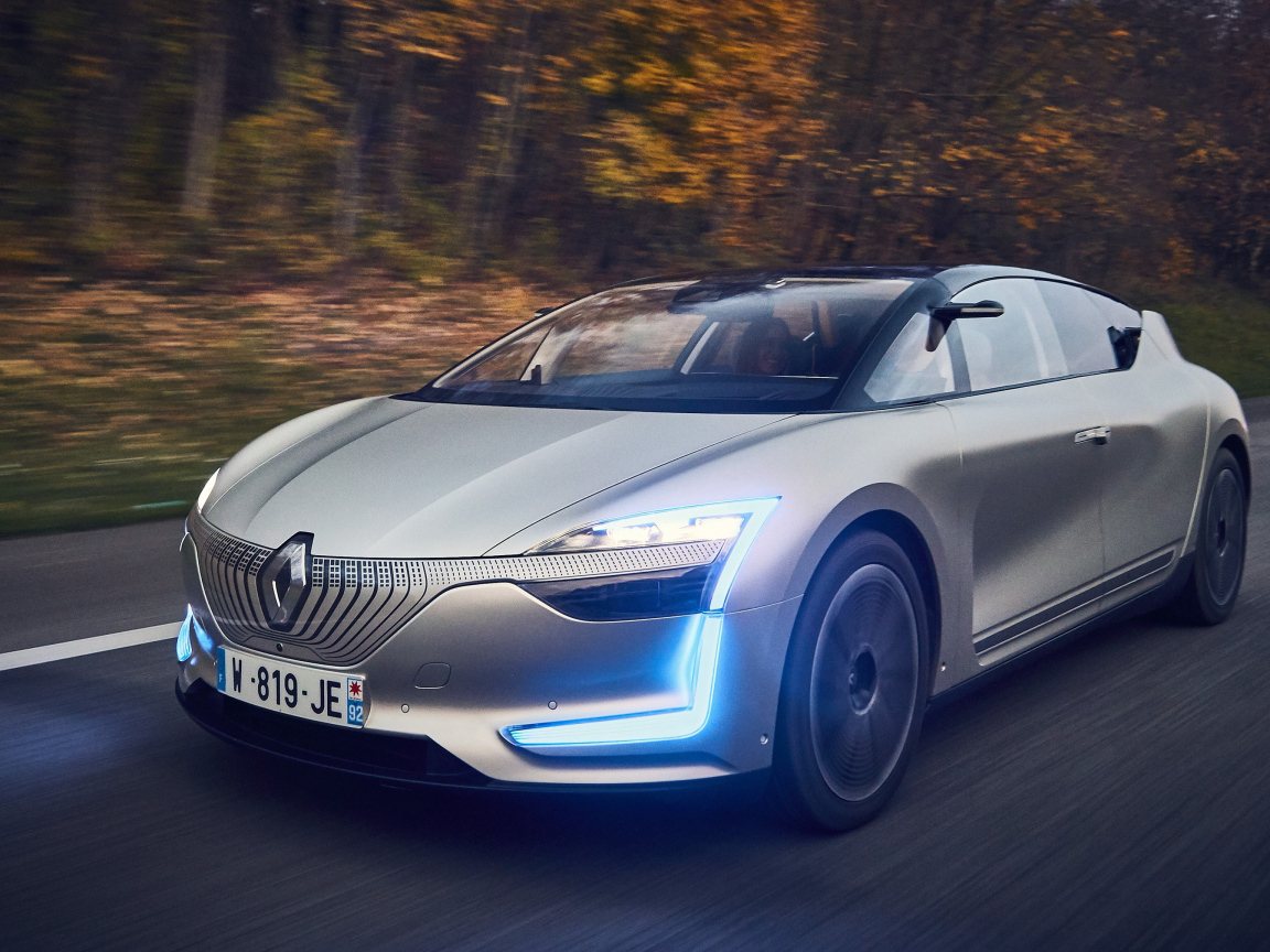 Серебристый электромобиль Renault Symbioz Prototype