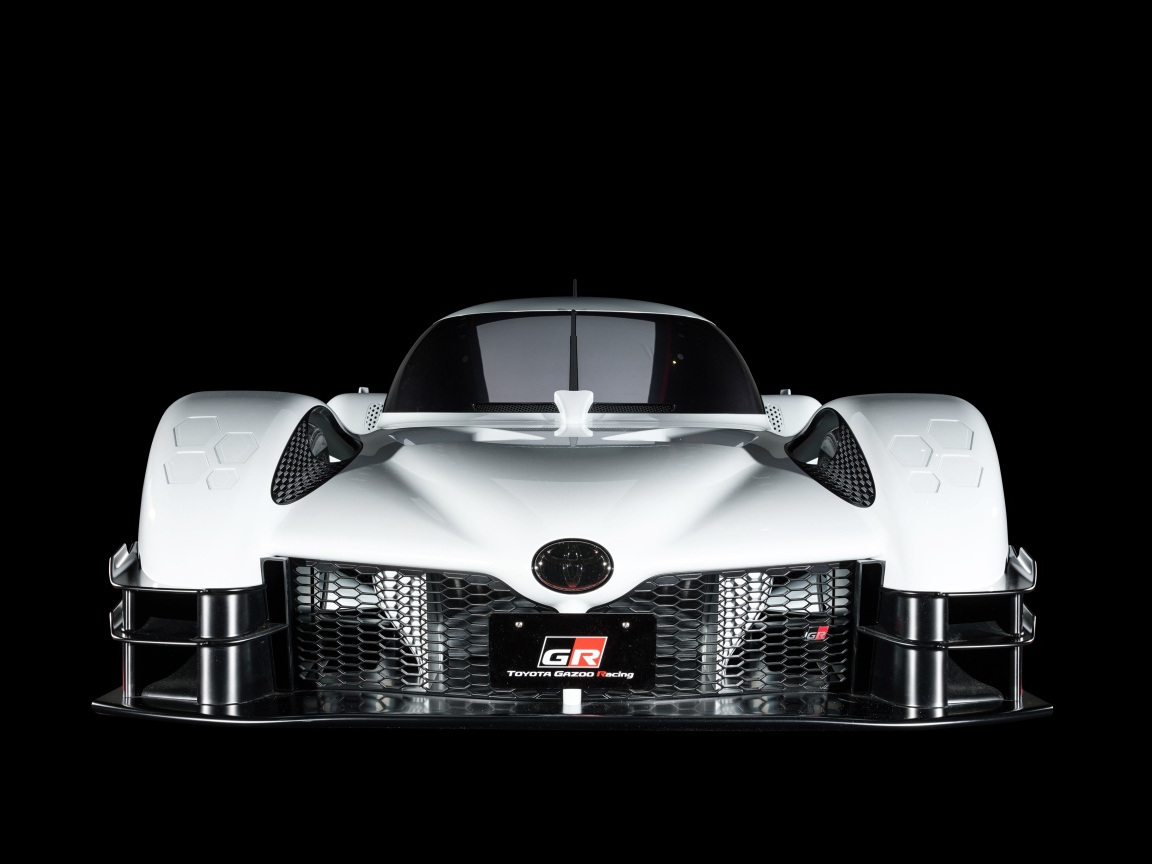 Белый спортивный автомобиль  Toyota GR Super Sport Concept, 2018 вид спереди
