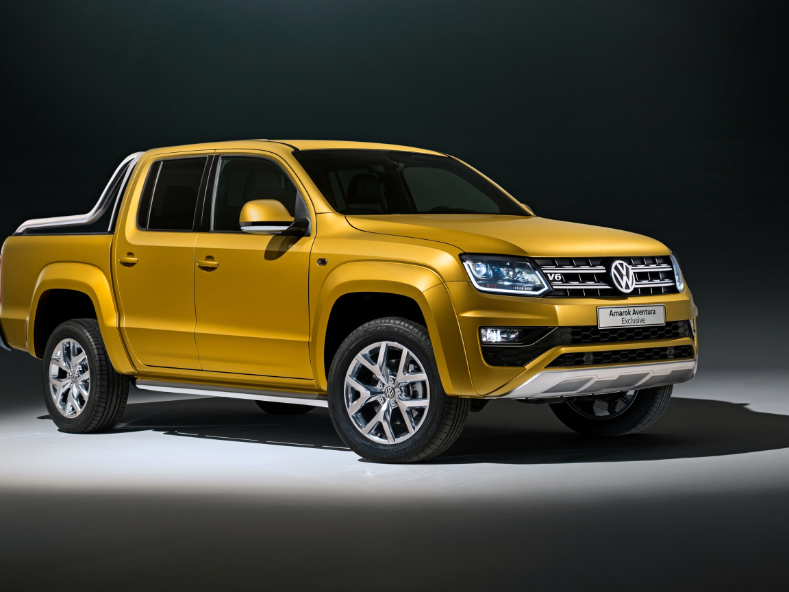 Стильный пикап Volkswagen Amarok Aventura Exclusive, 2018 на сером фоне