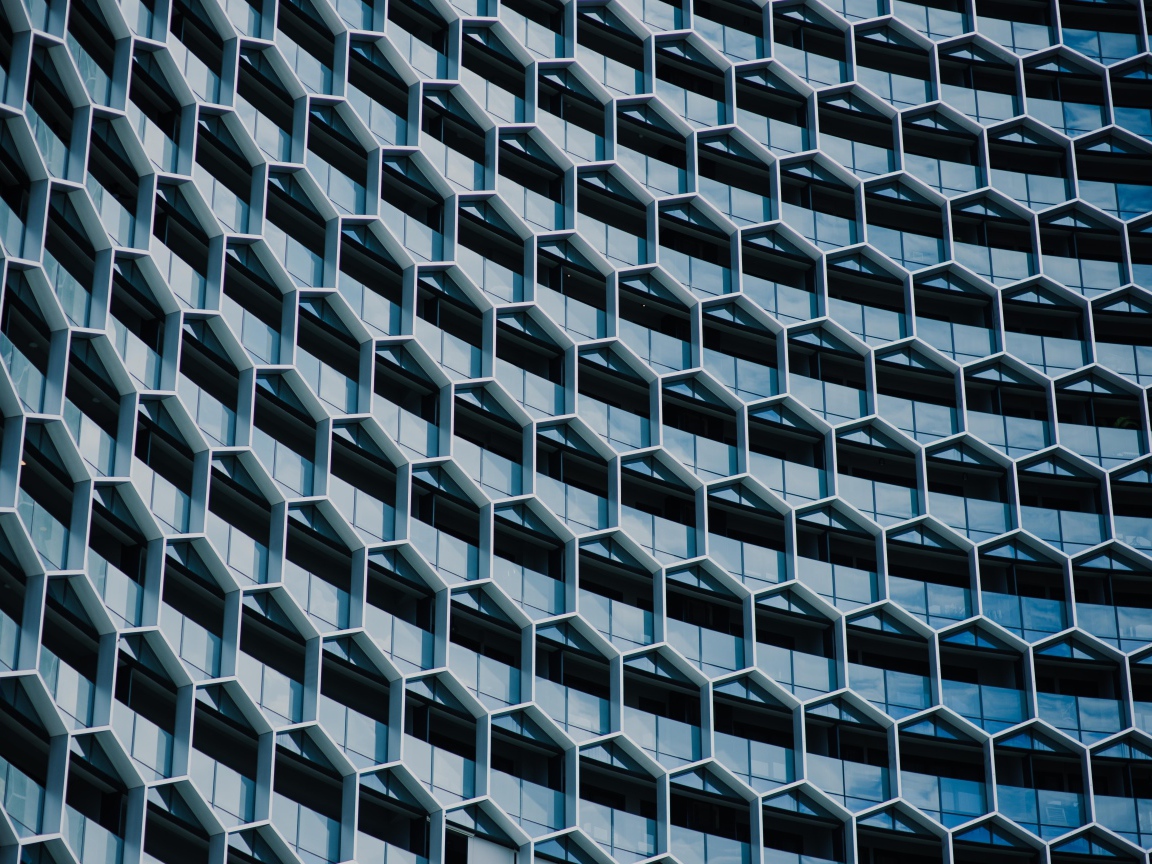 Решетки на окнах фасада