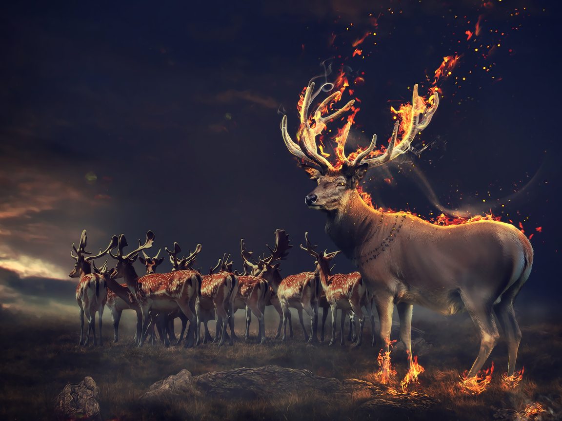 Фантастический олень с огненными рогами и копытами