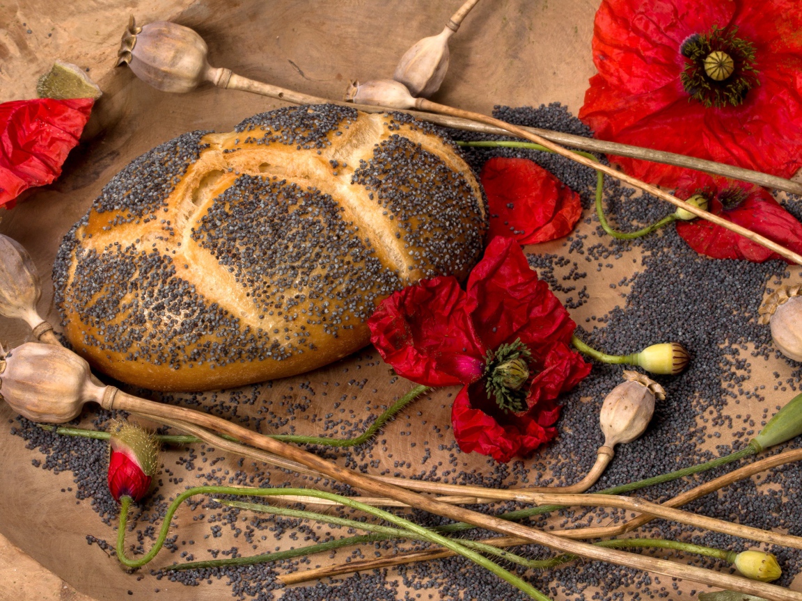 Свежий хлеб с маком 